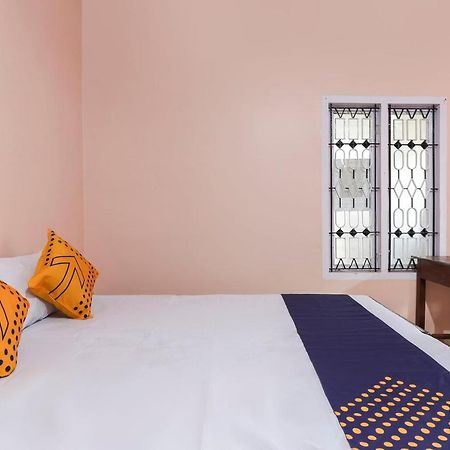 SPOT ON 68111 Jeena Motels Kollam Buitenkant foto