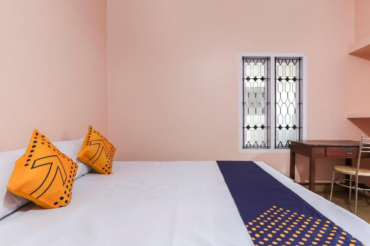 SPOT ON 68111 Jeena Motels Kollam Buitenkant foto