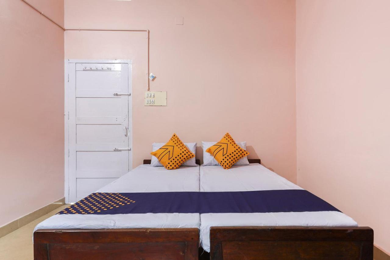 SPOT ON 68111 Jeena Motels Kollam Buitenkant foto
