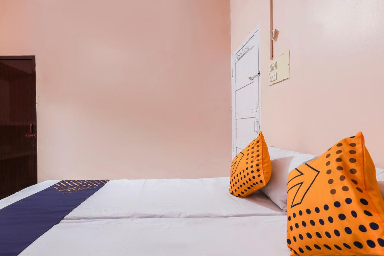 SPOT ON 68111 Jeena Motels Kollam Buitenkant foto
