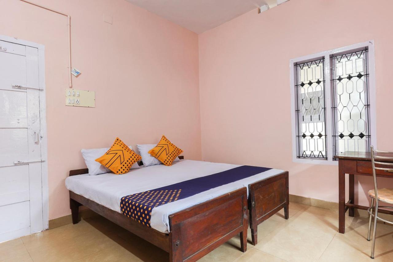 SPOT ON 68111 Jeena Motels Kollam Buitenkant foto