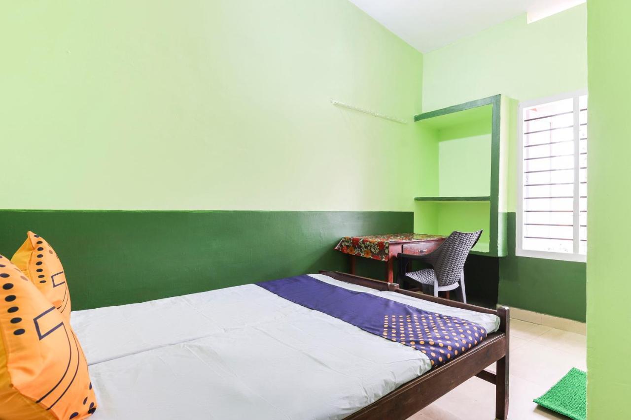 SPOT ON 68111 Jeena Motels Kollam Buitenkant foto