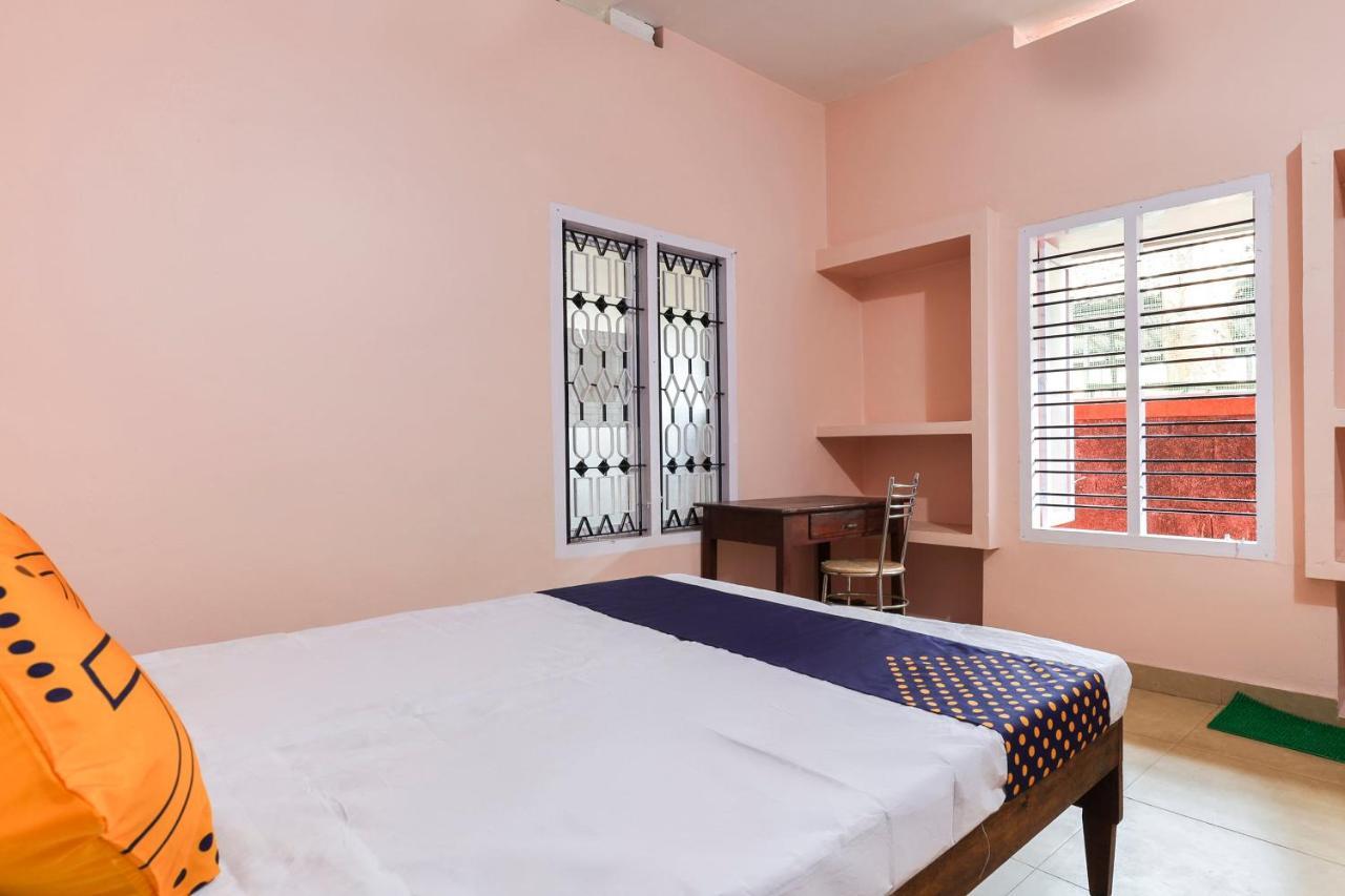 SPOT ON 68111 Jeena Motels Kollam Buitenkant foto