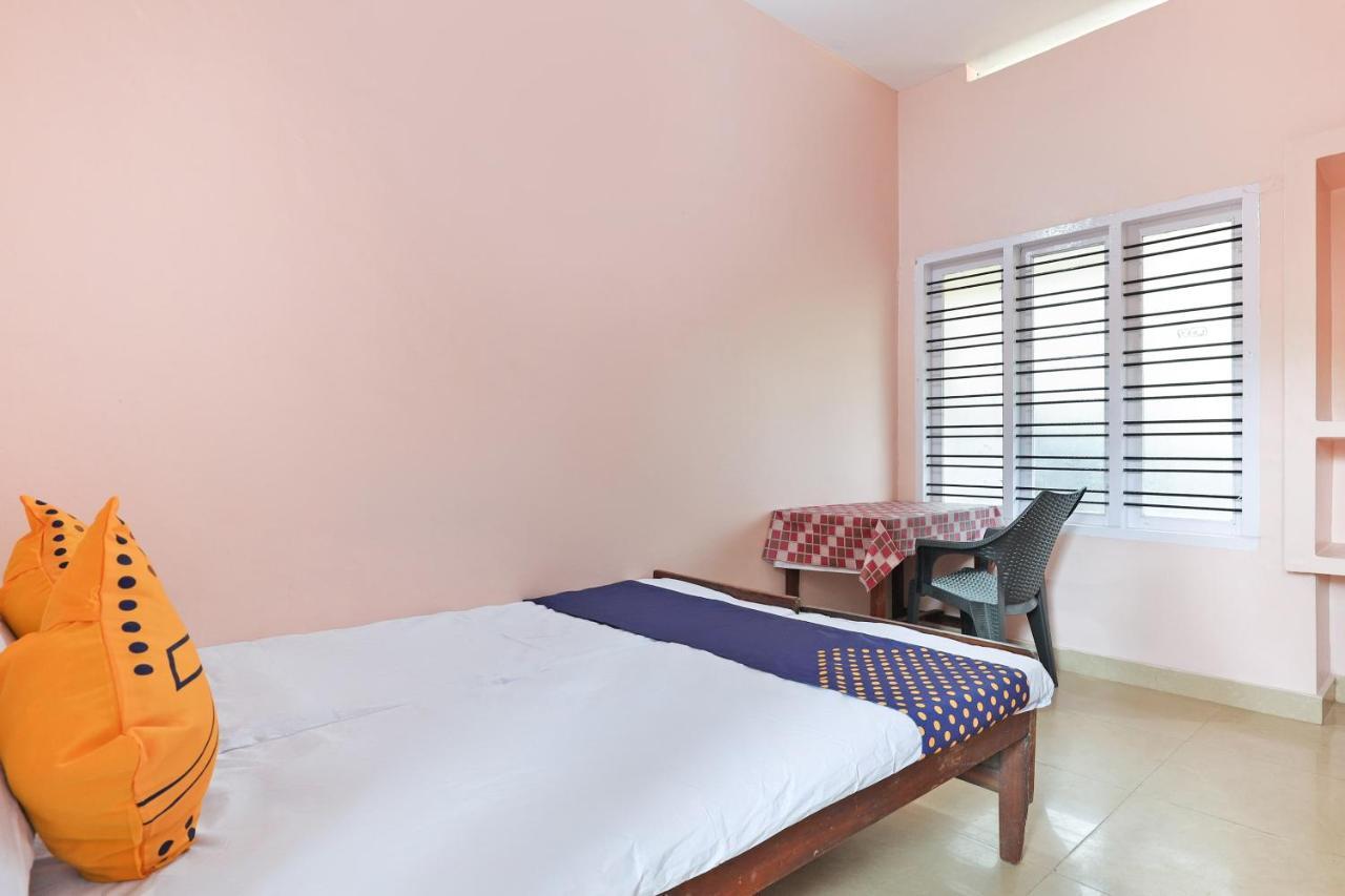 SPOT ON 68111 Jeena Motels Kollam Buitenkant foto