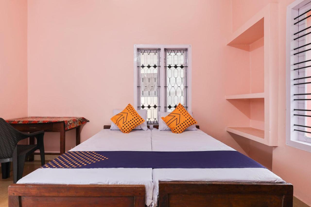 SPOT ON 68111 Jeena Motels Kollam Buitenkant foto