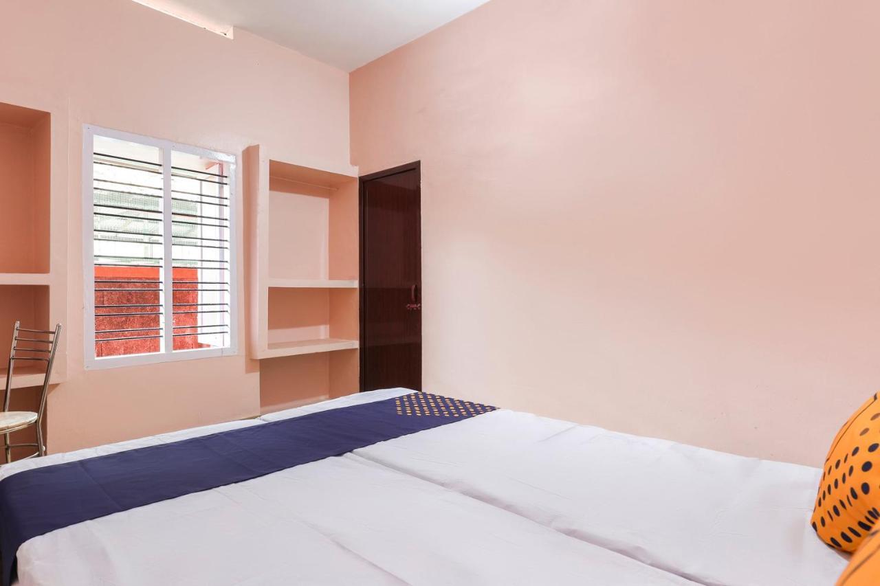 SPOT ON 68111 Jeena Motels Kollam Buitenkant foto