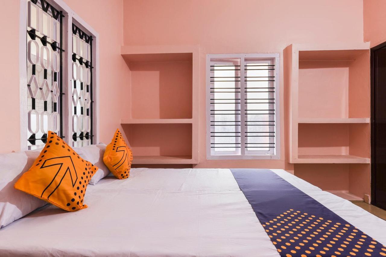 SPOT ON 68111 Jeena Motels Kollam Buitenkant foto