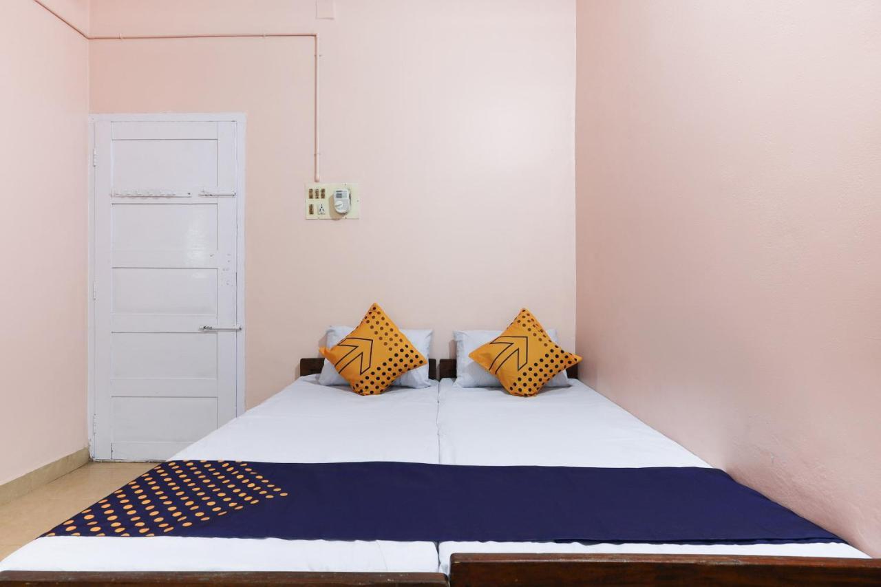 SPOT ON 68111 Jeena Motels Kollam Buitenkant foto