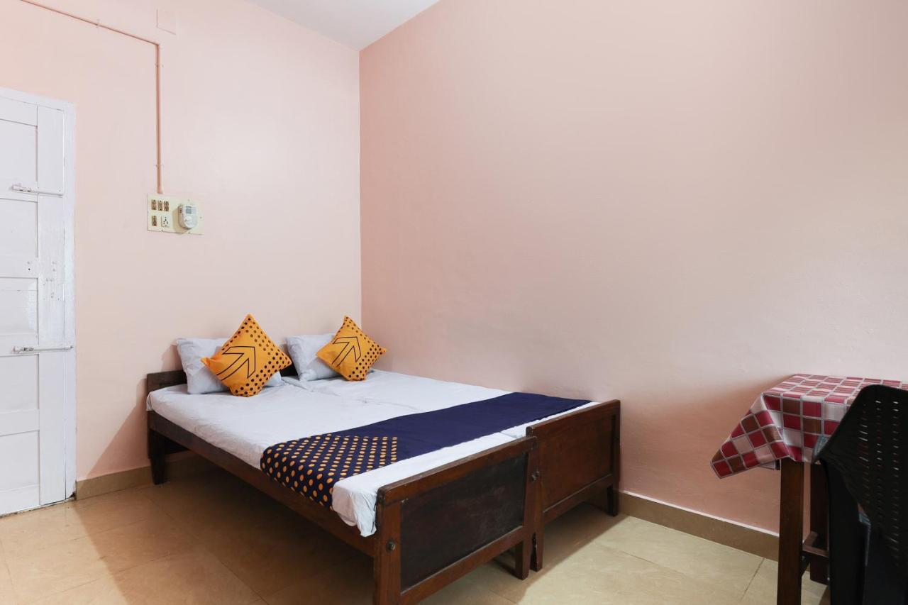 SPOT ON 68111 Jeena Motels Kollam Kamer foto