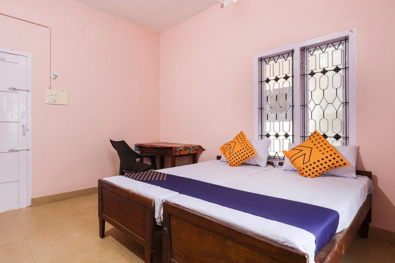 SPOT ON 68111 Jeena Motels Kollam Buitenkant foto